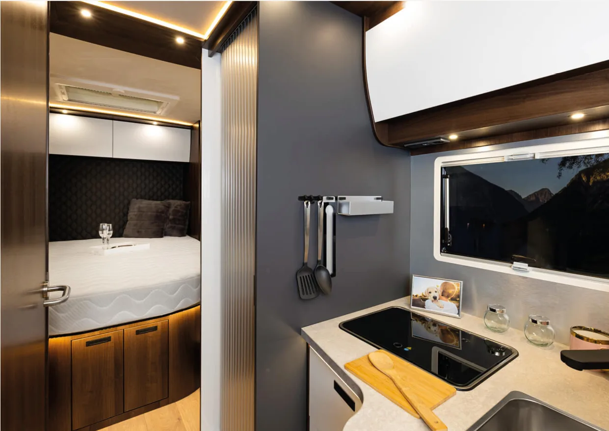 Slaapkamer en keuken in een Masuria
