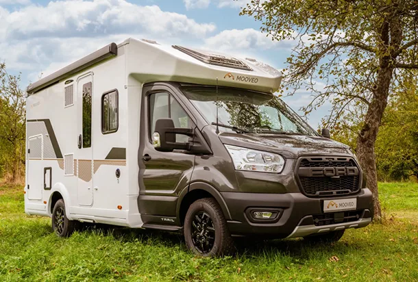 Mooveo half-integraal op Ford-chassis